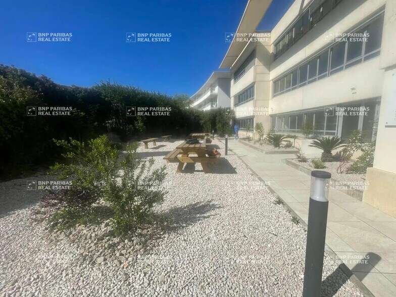 Office in Montpellier for sale - Building Photo - Image 2 of 8