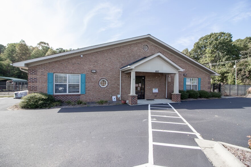 8057 Island Point Rd, Sherrills Ford, NC for sale - Building Photo - Image 1 of 1