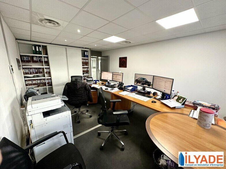 300 Avenue Des Mattes, La Ciotat for lease - Interior Photo - Image 2 of 64