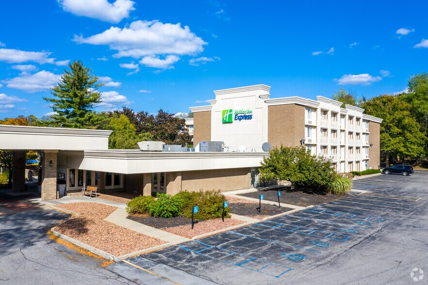 2750 South Rd, Poughkeepsie, NY 12601