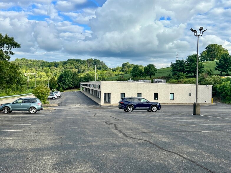 1036-1062 Corporate Ln, Export, PA for lease - Building Photo - Image 3 of 9