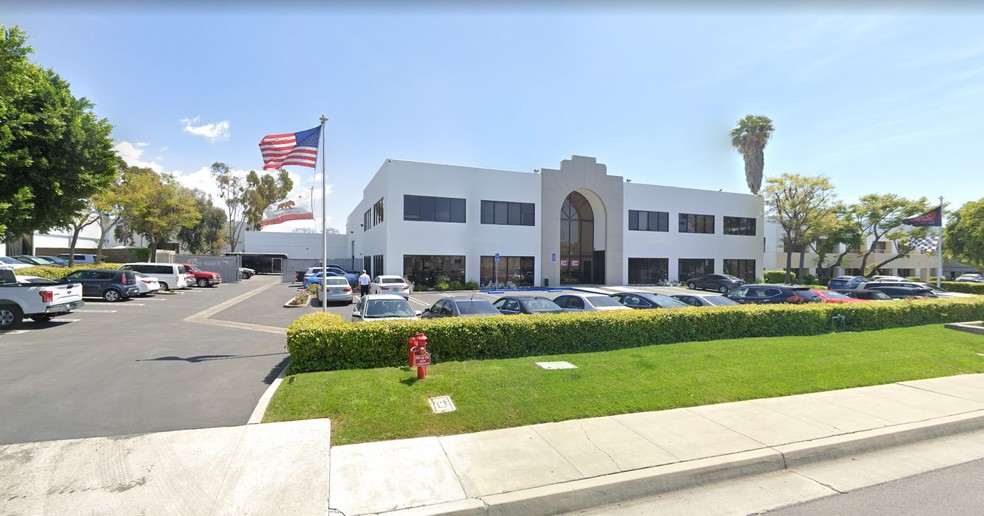 3 Studebaker, Irvine, CA for sale - Primary Photo - Image 1 of 1