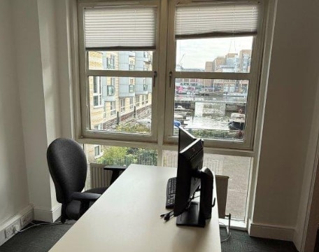 17 Marina Pl, Kingston Upon Thames for sale - Interior Photo - Image 3 of 3