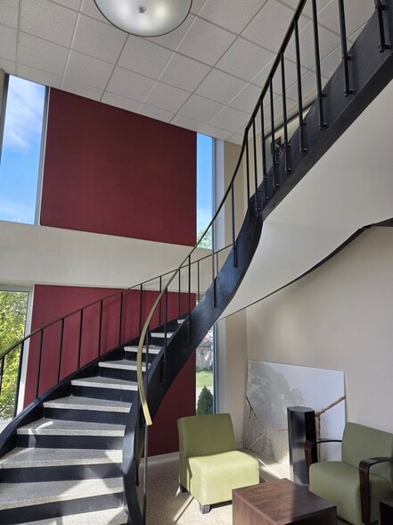 135 W Dorothy Ln, Kettering, OH for sale - Interior Photo - Image 3 of 19