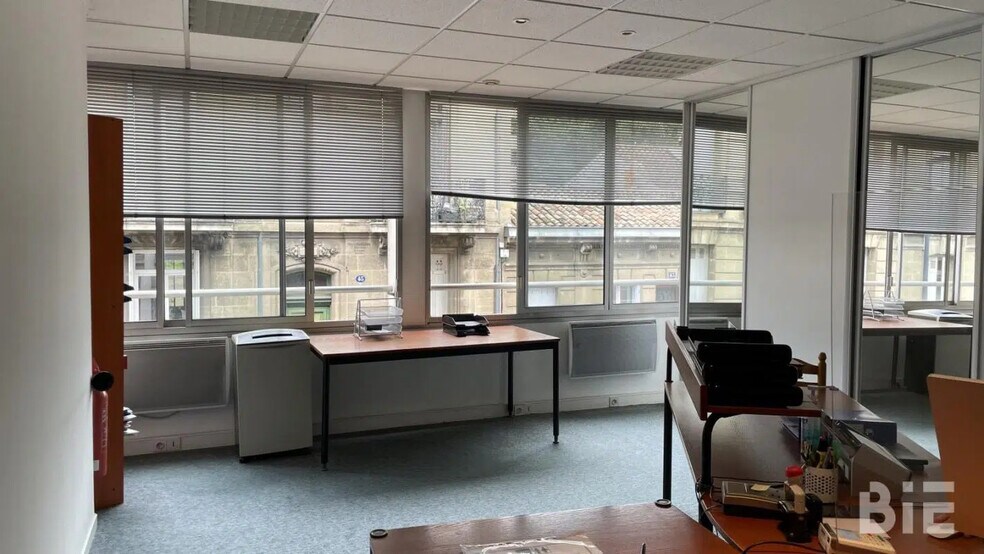 Office in Bordeaux for sale - Interior Photo - Image 2 of 5