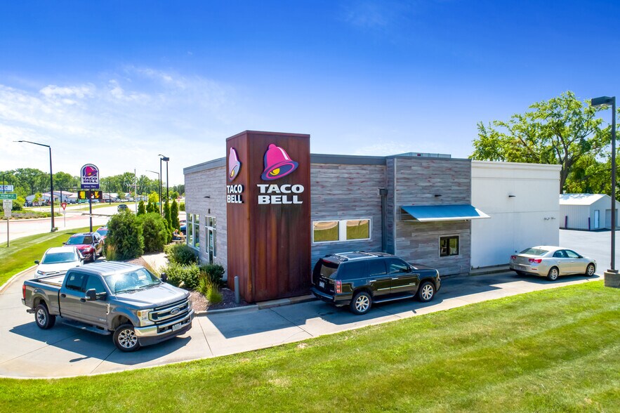 1897 Velp Ave, Green Bay, WI 54303