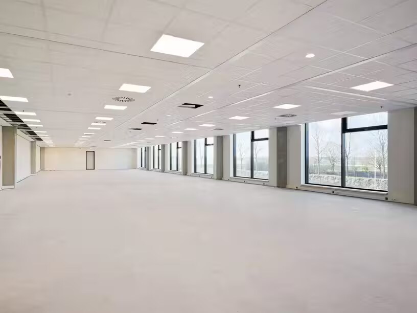  for lease Interior Photo- Image 1 of 7