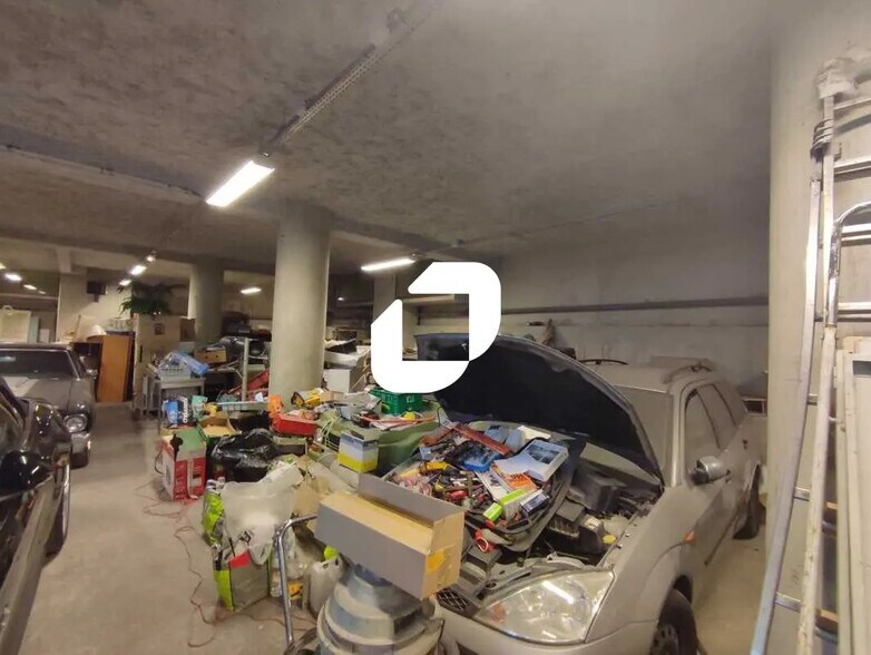 Flex in Bourg-la-Reine for sale - Building Photo - Image 2 of 13