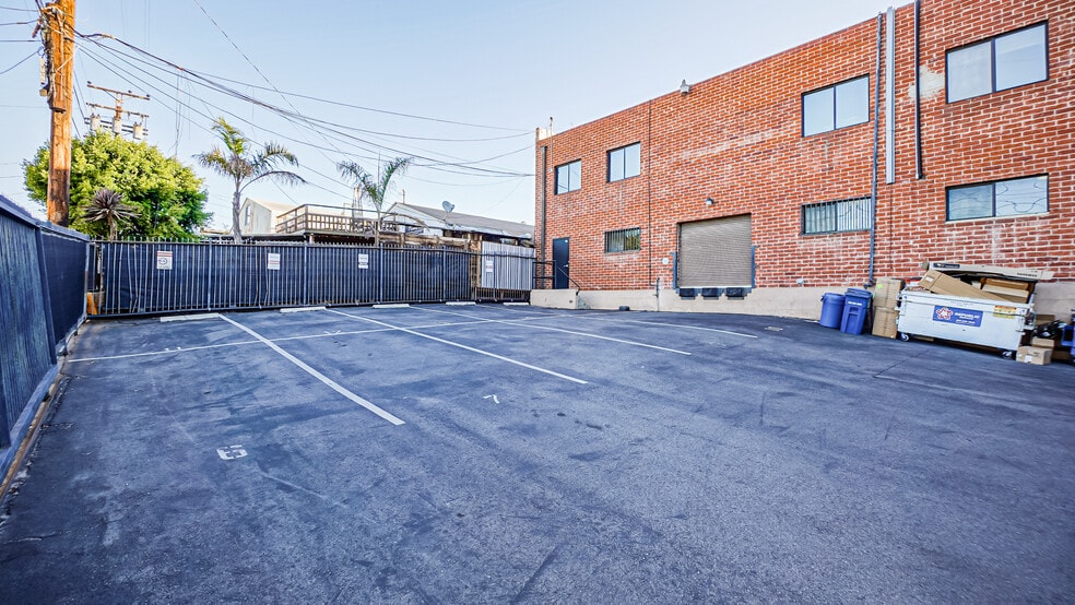 111 Penn St, El Segundo, CA for lease - Building Photo - Image 2 of 8
