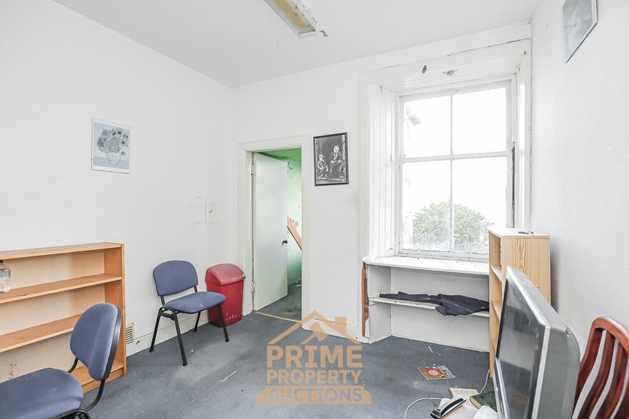 212-216 High St, Kirkcaldy for sale - Building Photo - Image 1 of 15