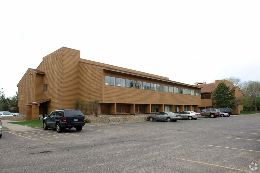 7714 Brooklyn Blvd, Brooklyn Park, MN for lease - Building Photo - Image 2 of 9