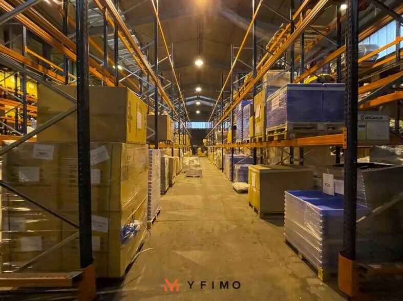 Flex in Mantes-la-Ville for sale - Interior Photo - Image 3 of 5