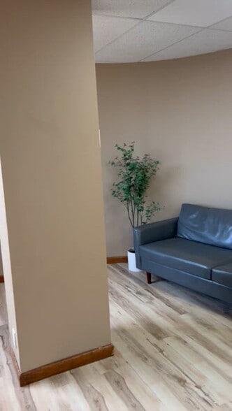 1301 W 1st Ave, Sioux City, IA for lease - Commercial Listing Video - Image 2 of 5