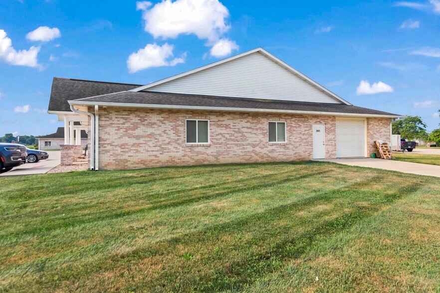 3901 Pintail Dr, Springfield, IL for sale - Building Photo - Image 3 of 19