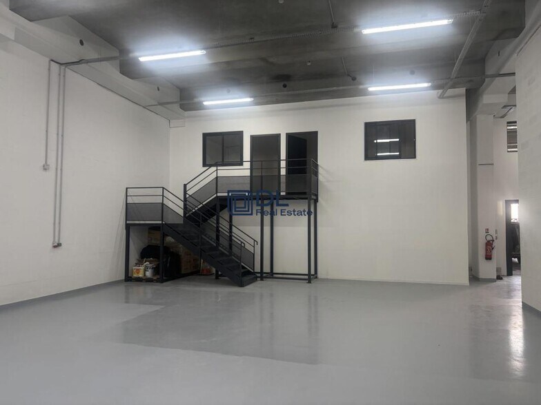 Industrial in Pantin for lease - Interior Photo - Image 1 of 7