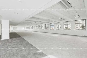 23-23 Avenue D'Italie, Paris for lease Interior Photo- Image 1 of 8