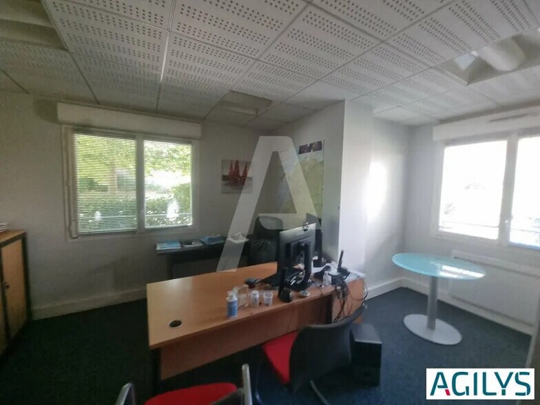Office in Massy for lease - Building Photo - Image 3 of 11