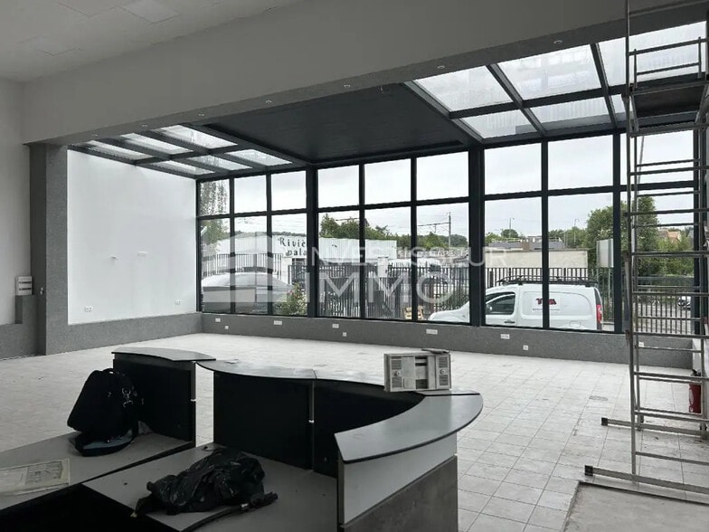 Retail in Baillet-en-France for lease - Interior Photo - Image 2 of 7