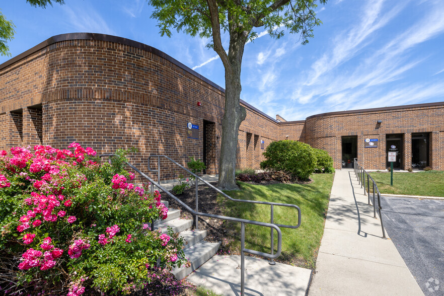 1160 Park Ave W, Highland Park, IL for lease - Building Photo - Image 1 of 19