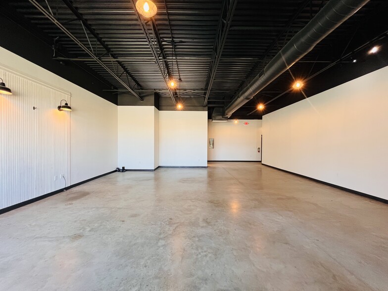 1101 Main St, Lockhart, TX for lease - Interior Photo - Image 2 of 10