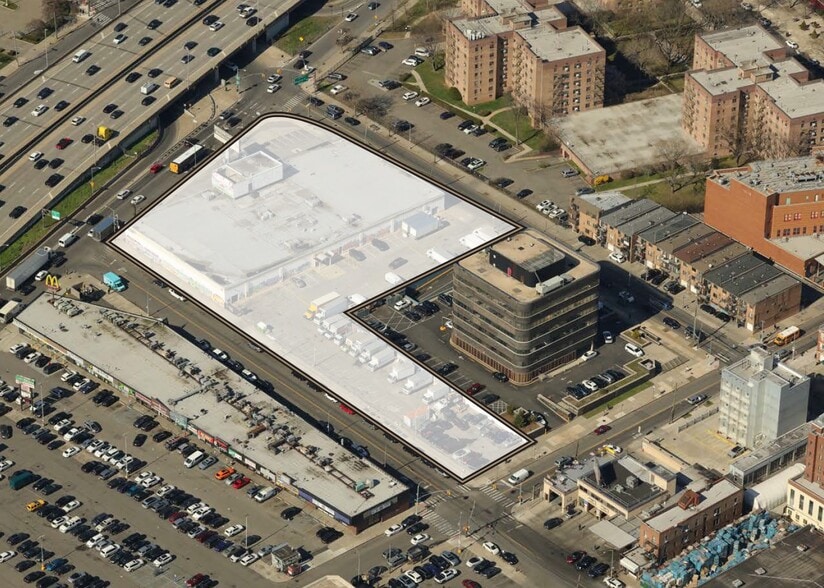 3005 Whitestone Expy, Flushing, NY for sale - Building Photo - Image 2 of 2