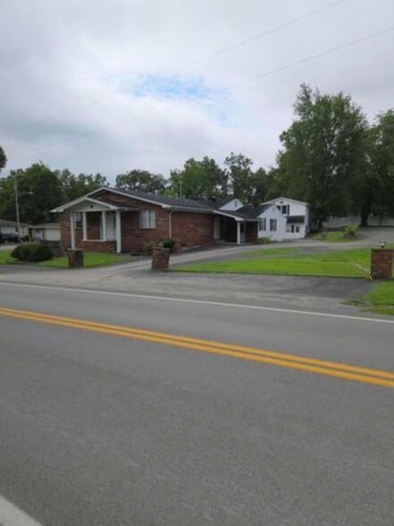 375 W College Ave, Stanton, KY for sale - Building Photo - Image 2 of 8