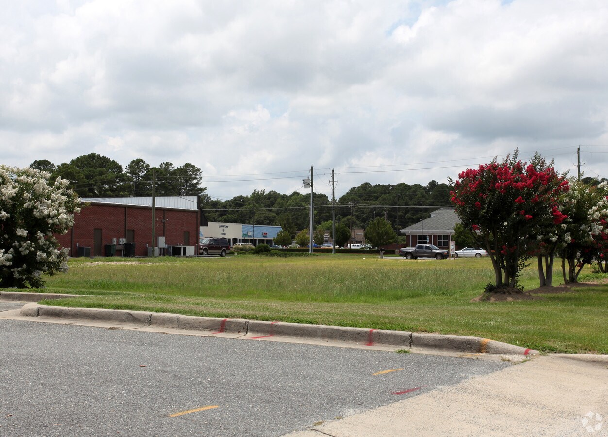 1604 Wayne Memorial Dr, Goldsboro, NC 27534