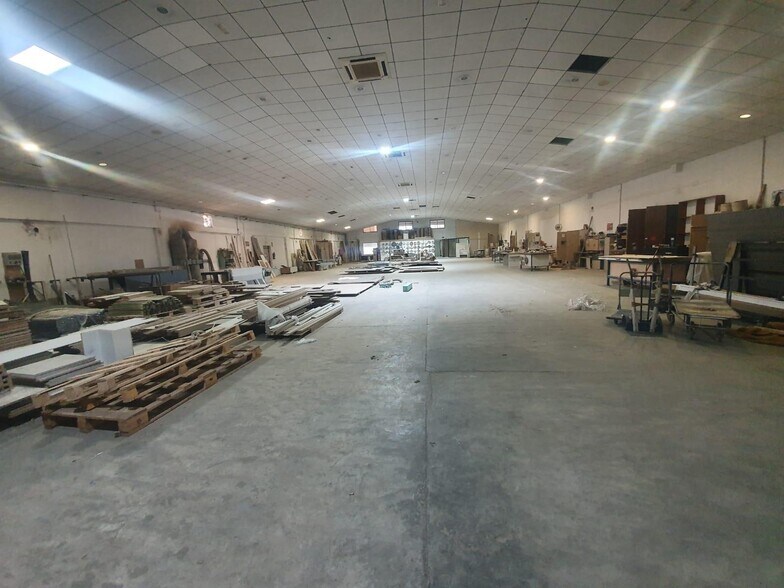 Industrial in SEVILLA for lease - Building Photo - Image 2 of 25