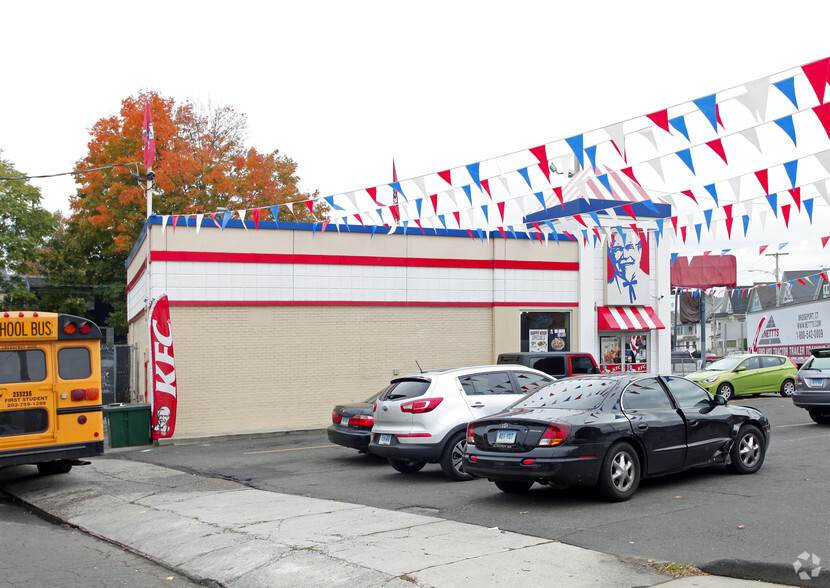 325 Boston Ave, Bridgeport, CT for sale - Primary Photo - Image 1 of 2