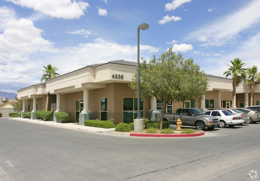 4528-4538 W Craig Rd, North Las Vegas, NV for lease - Primary Photo - Image 1 of 2