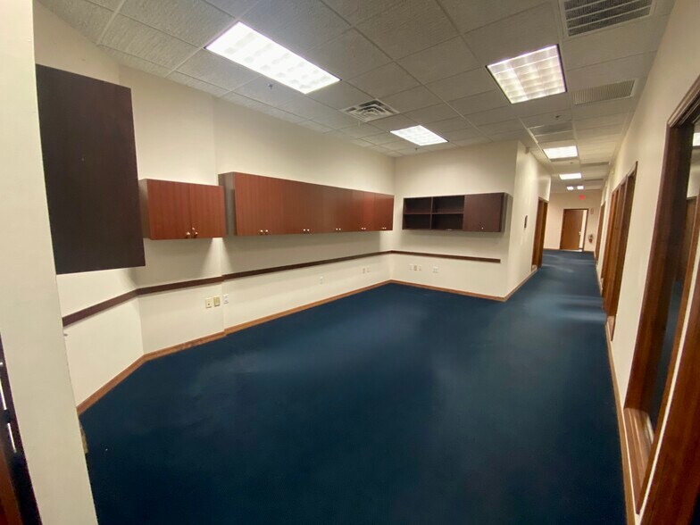 11031 US Hwy 19 N, Port Richey, FL for lease - Interior Photo - Image 2 of 34