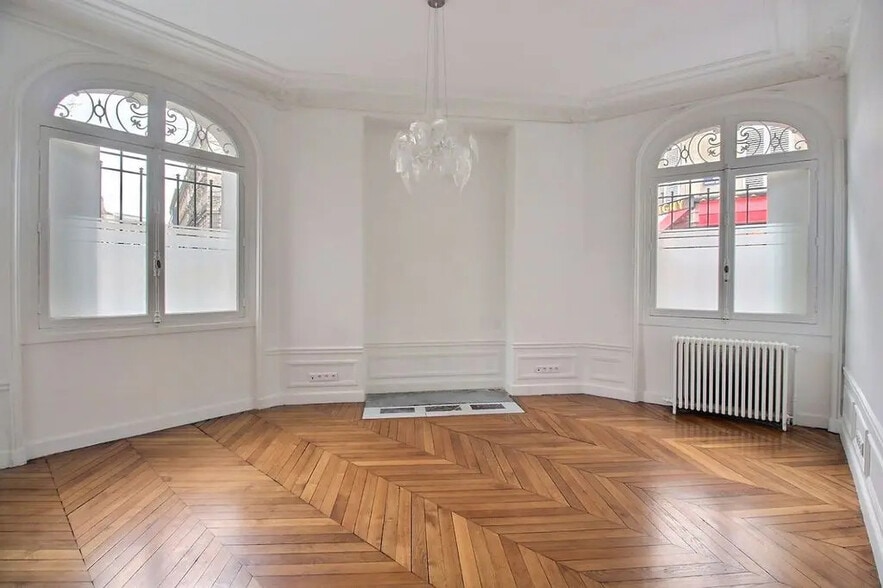 Office in Paris for lease - Interior Photo - Image 3 of 8