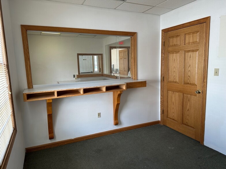 352 Railroad St, Ligonier, PA for lease - Interior Photo - Image 3 of 7