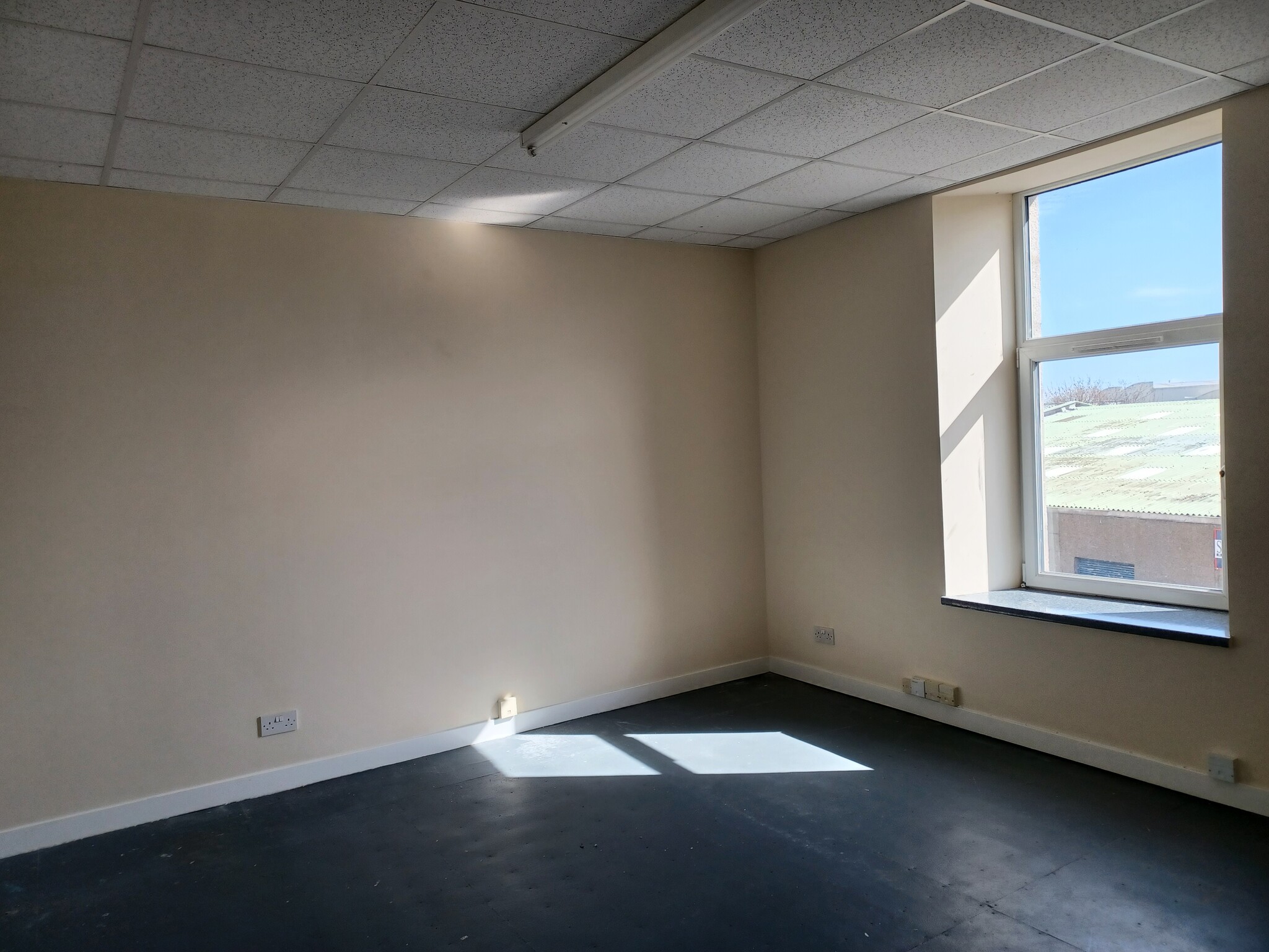 57 Wellington St, Aberdeen for lease Interior Photo- Image 1 of 3