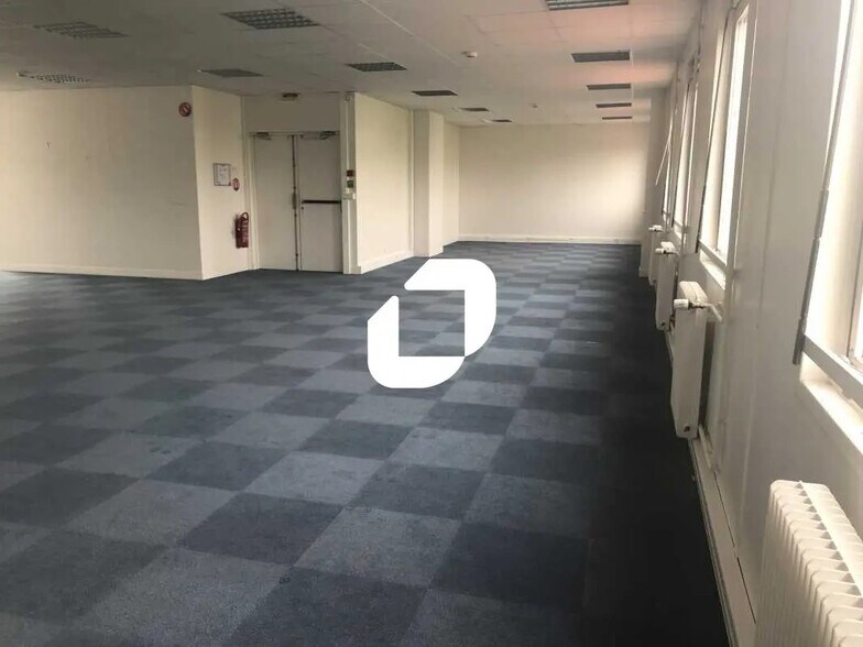 Flex in Villebon-sur-Yvette for lease - Building Photo - Image 2 of 18