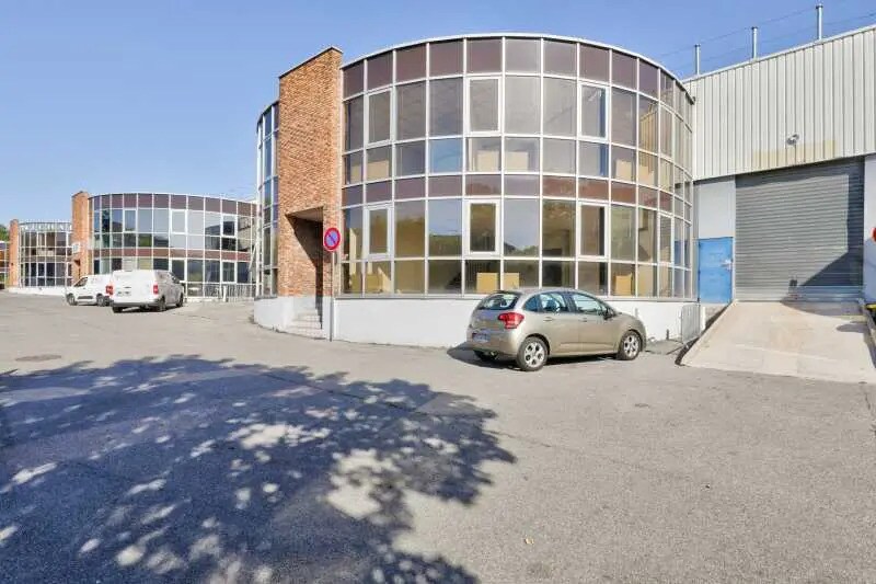 Flex in Fontenay-sous-Bois for lease - Building Photo - Image 1 of 20