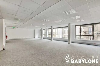 11 Rue Louis - Philippe, Neuilly-sur-Seine for lease Interior Photo- Image 2 of 5