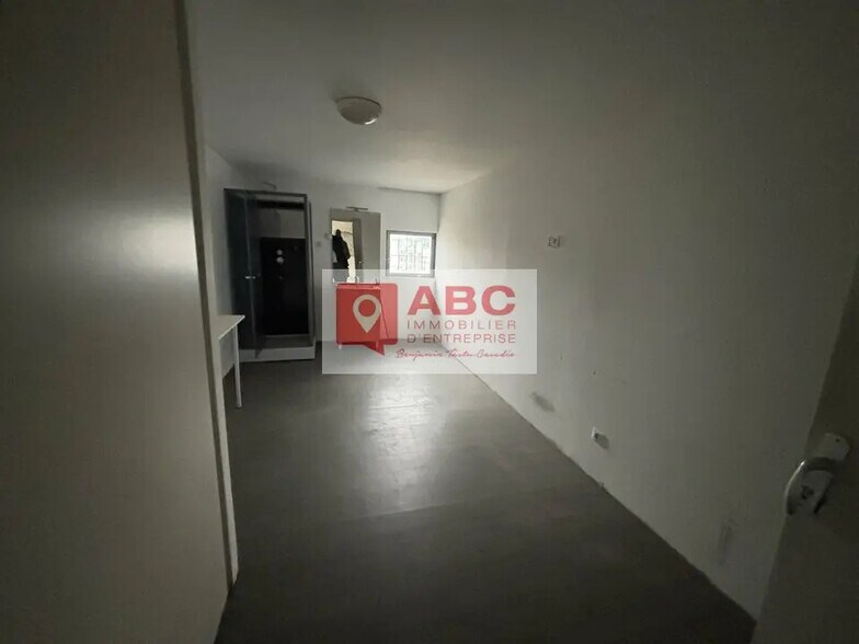 Flex in Saint-Jean-de-Védas for lease - Interior Photo - Image 2 of 4