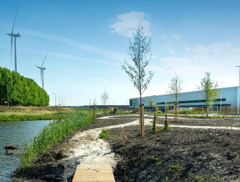 Industrial in Saint-Denis for lease - Building Photo - Image 2 of 4