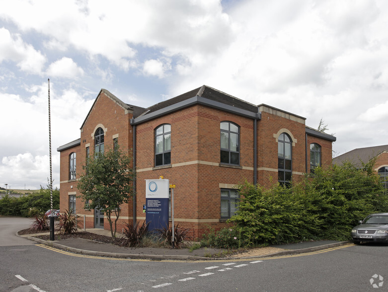 John Charles Way, Leeds for lease - Primary Photo - Image 1 of 3