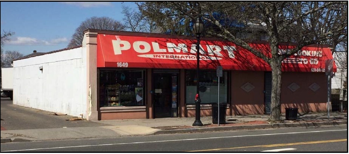 1649 Great Neck Rd, Copiague, NY 11726