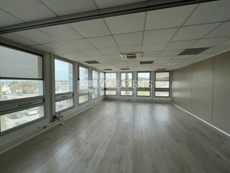 Office in Aix-en-Provence for lease - Interior Photo - Image 3 of 8