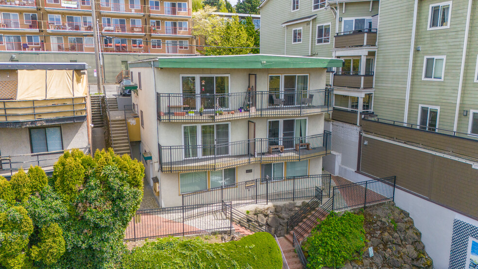 3238 15th Ave W, Seattle, WA for sale - Primary Photo - Image 1 of 11