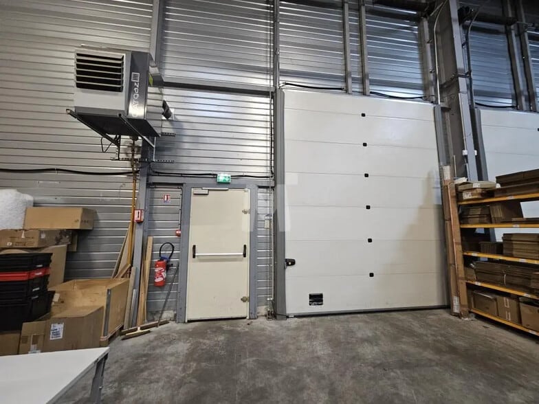 Office in Lisses for lease - Interior Photo - Image 3 of 11