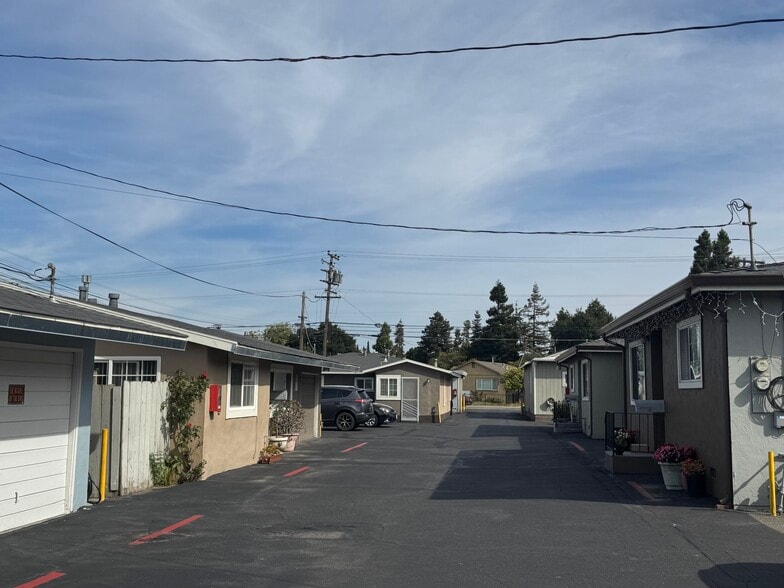 19465 Meekland Ave, Cherryland, CA for sale - Building Photo - Image 1 of 35