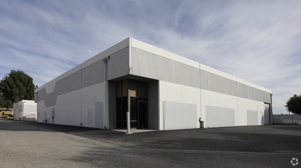 9014 Benson Ave, Montclair, CA for lease - Building Photo - Image 2 of 5