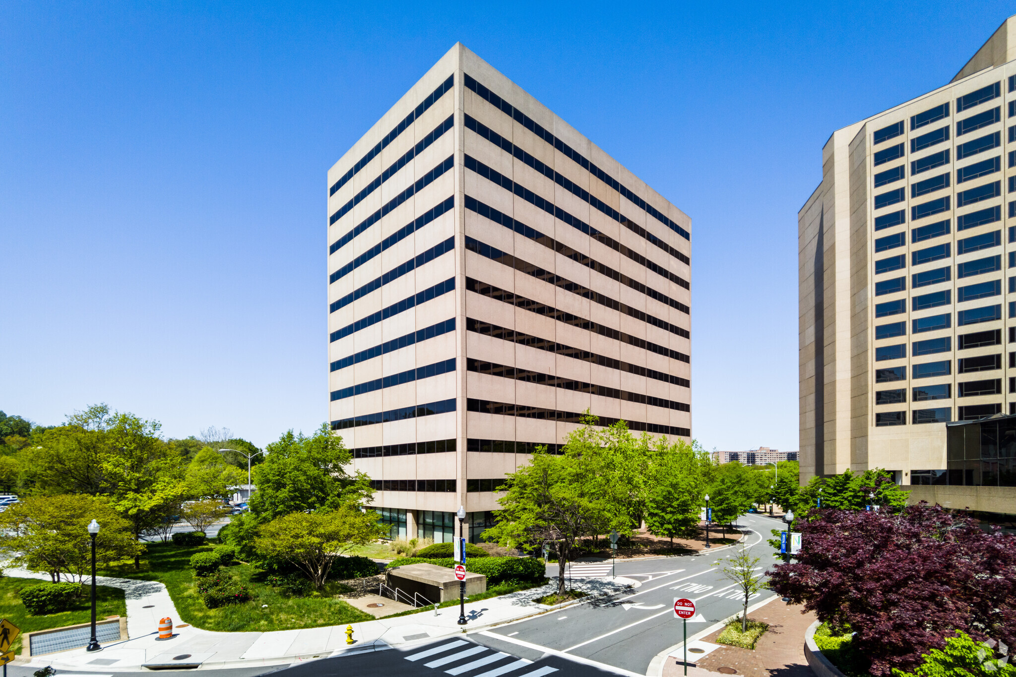 2711 Richmond Hwy, Arlington, VA for lease Building Photo- Image 1 of 19