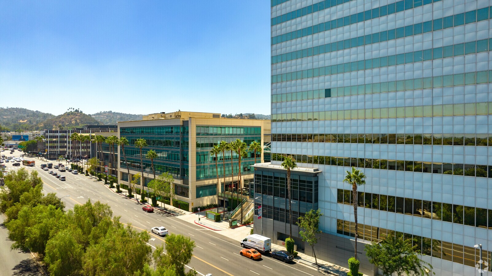15301 Ventura Blvd, Sherman Oaks, CA 91403 Courtyard Office Building