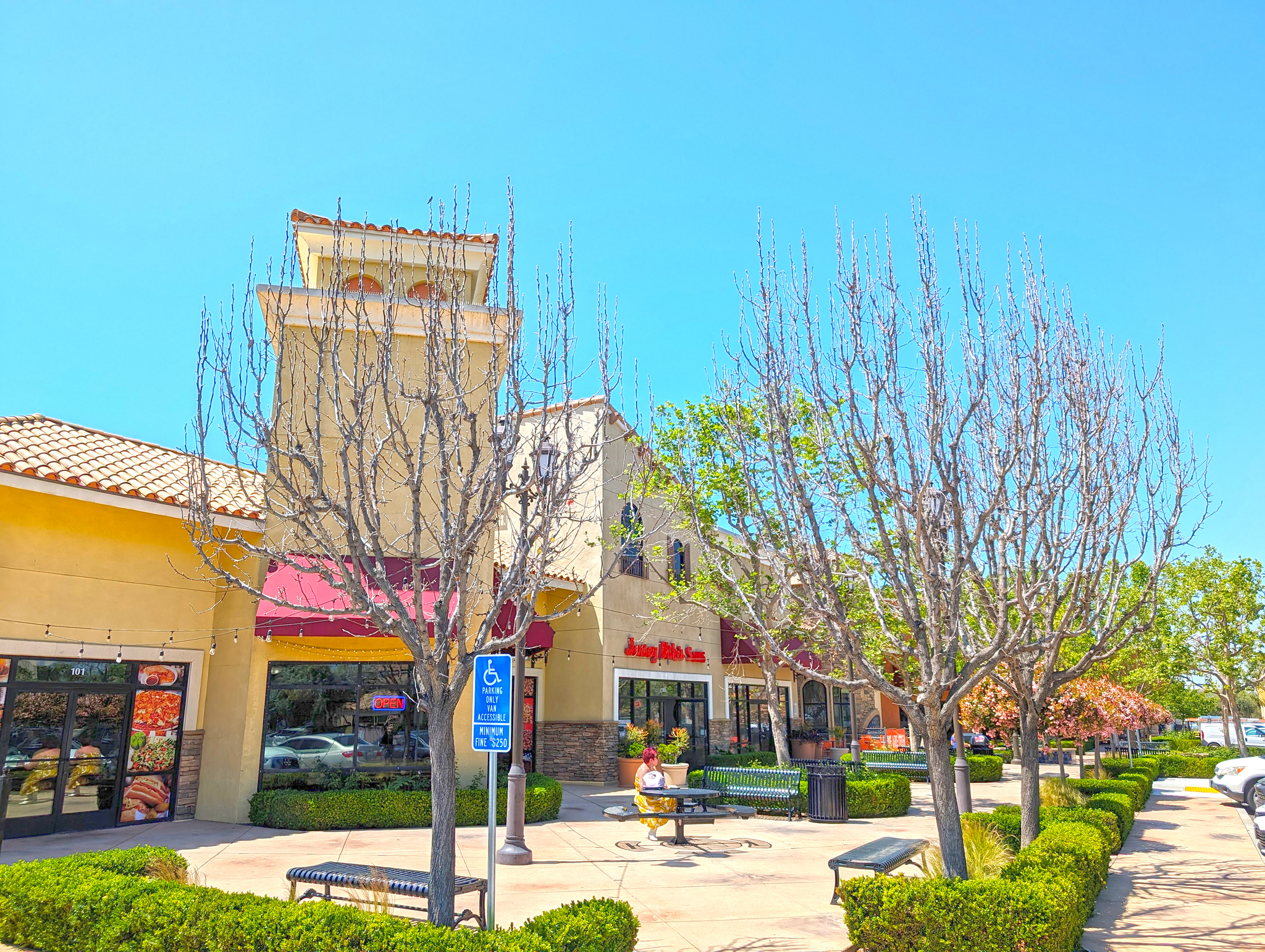 140-200 W Los Angeles Ave, Moorpark, CA for lease Building Photo- Image 1 of 4