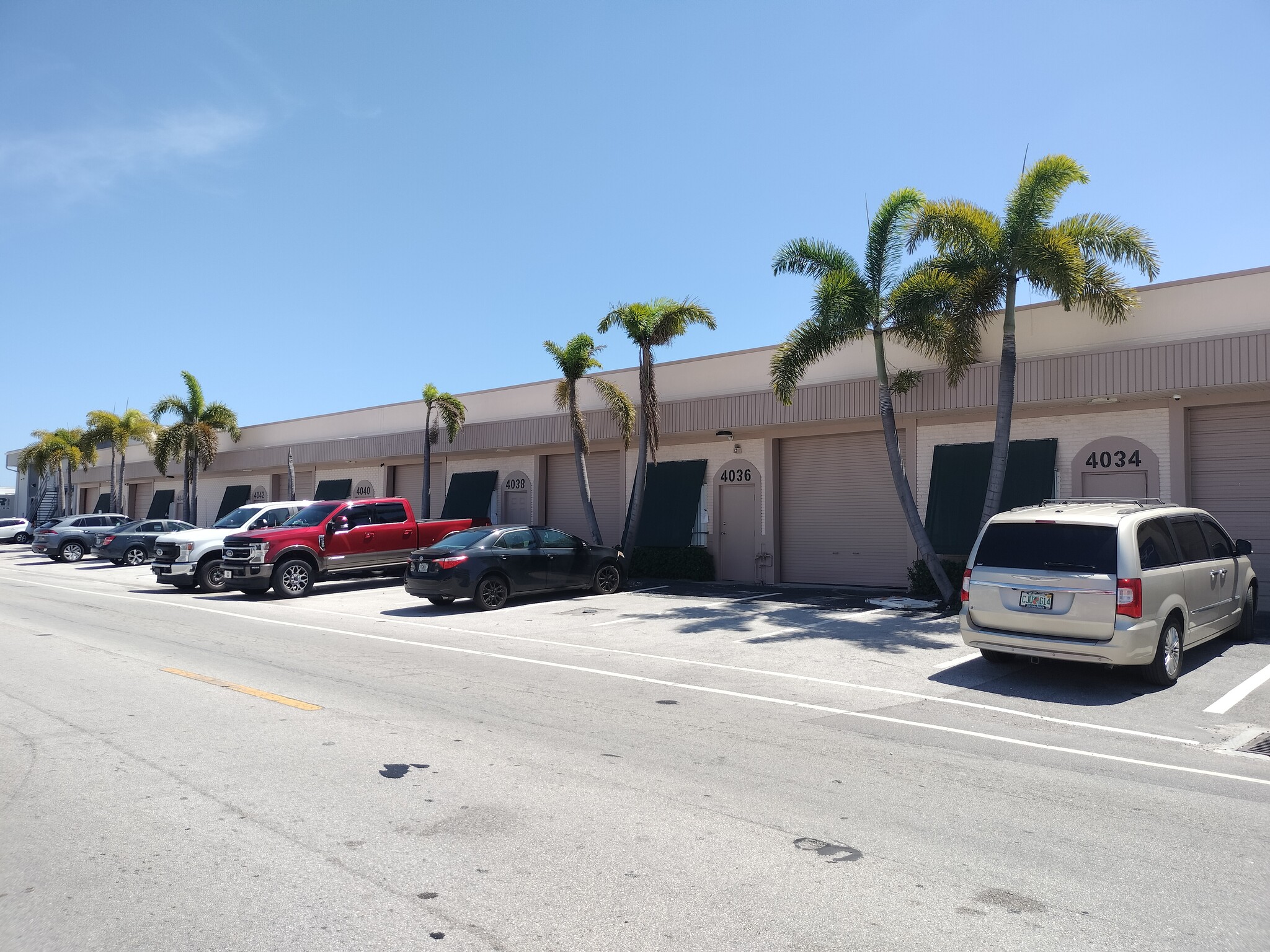 4032-4046 NE 6th Ave, Oakland Park, FL for lease Building Photo- Image 1 of 19